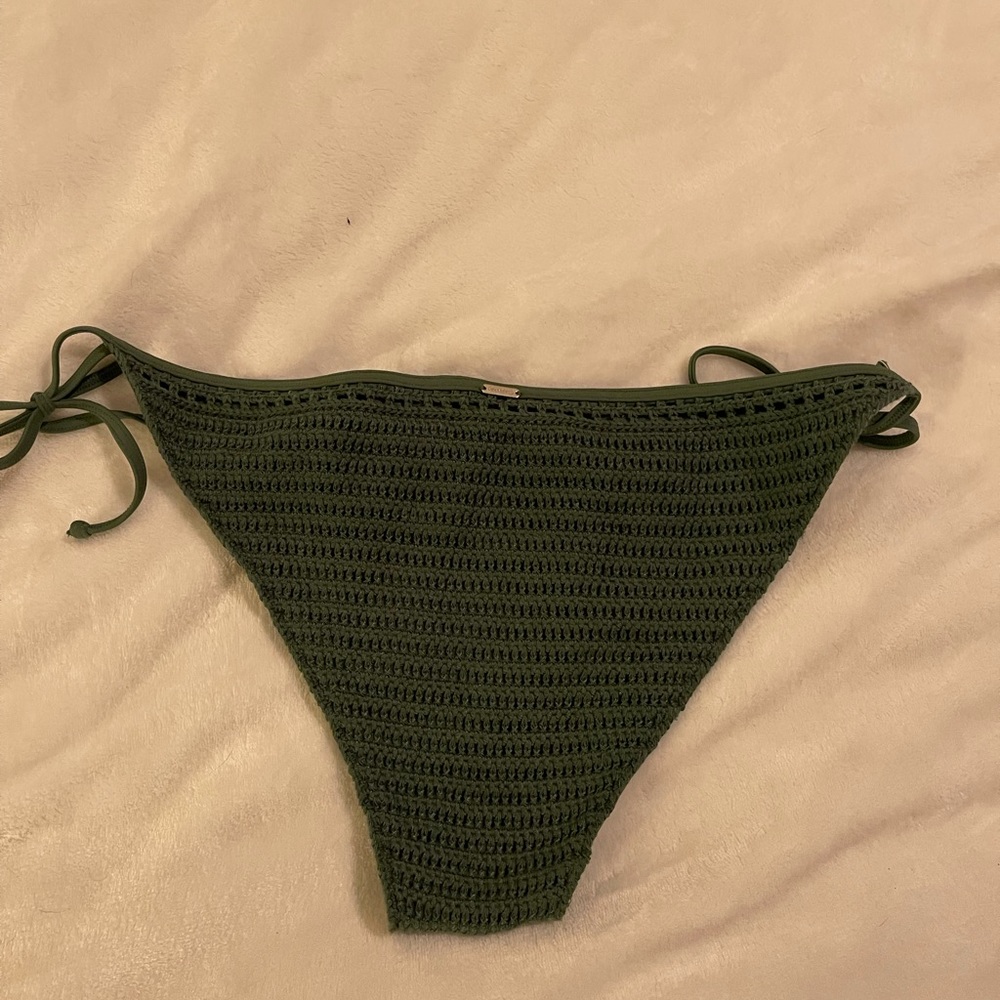 Dark green Hollister bikini bottoms. New… never worn. Size Large - Picture 3 of 4